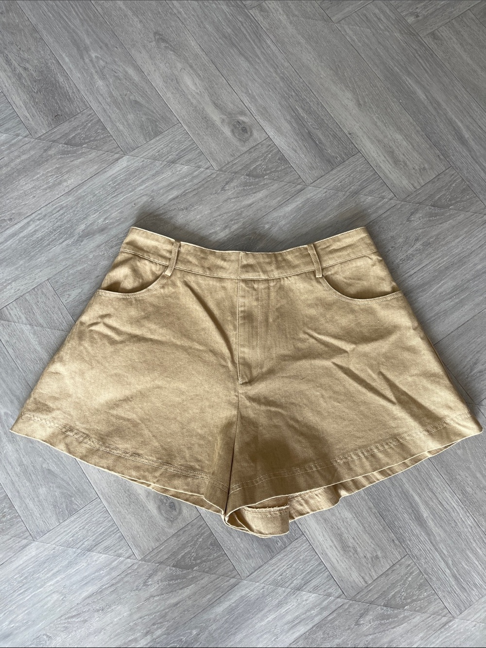 Hausen Alex Shorts in Rattan High-Waist A Line